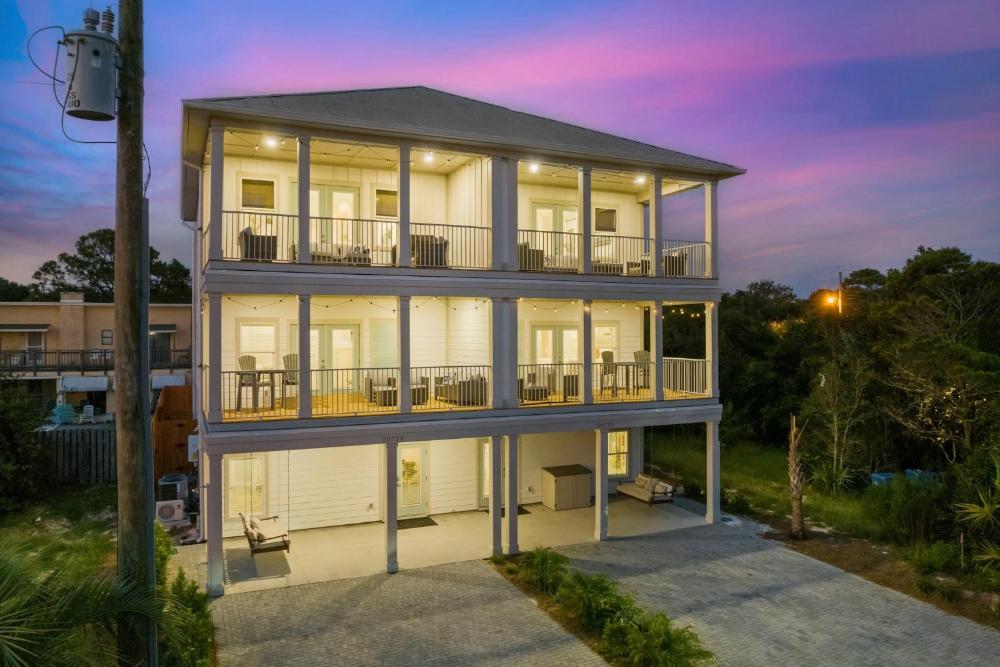 Grand Retreat I! 4BR 5BA Sleeps 15! Private Pool! Luxury and comfort await!